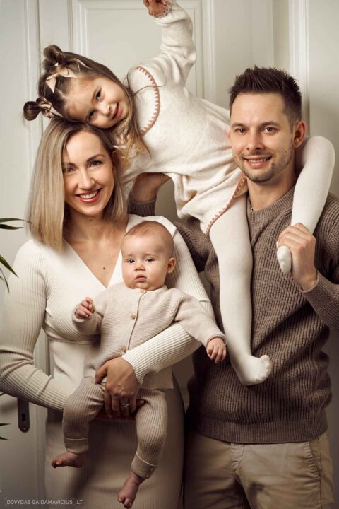 Fotografas Dovydas Gaidamavičius Vilnius, Kaunas, Vestuvės, Renginiai, Fotosesijos, Mergvakariai. Fotografas vestuvės vilnius, renginio fotografavimas, asmeninė fotosesija vilnius, krikštynų fotografas, priešvestuvinė fotosesija, mergvakario fotosesija, šeimos fotosesija. © www.DovydasGaidamavicius.lt www.Dovis.lt