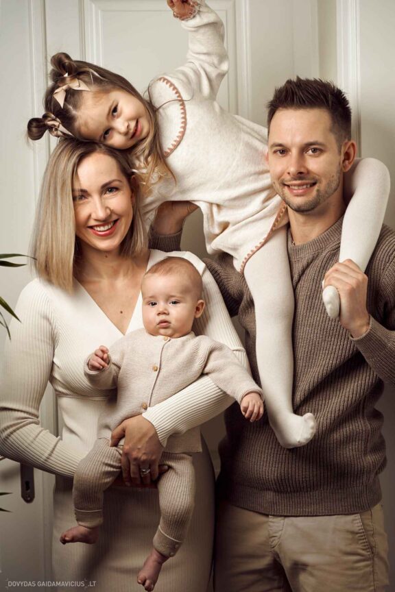 Fotografas Dovydas Gaidamavičius Vilnius, Kaunas, Vestuvės, Renginiai, Fotosesijos, Mergvakariai. Fotografas vestuvės vilnius, renginio fotografavimas, asmeninė fotosesija vilnius, krikštynų fotografas, priešvestuvinė fotosesija, mergvakario fotosesija, šeimos fotosesija. © www.DovydasGaidamavicius.lt www.Dovis.lt
