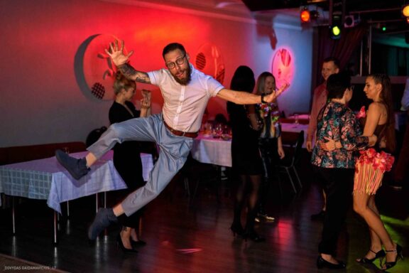 Fotografas Dovydas Gaidamavičius Vilnius, Kaunas, Vestuvės, Renginiai, Fotosesijos, Mergvakariai. Fotografas vestuvės vilnius, renginio fotografavimas, asmeninė fotosesija vilnius, krikštynų fotografas, priešvestuvinė fotosesija, mergvakario fotosesija, šeimos fotosesija. © www.DovydasGaidamavicius.lt www.Dovis.lt