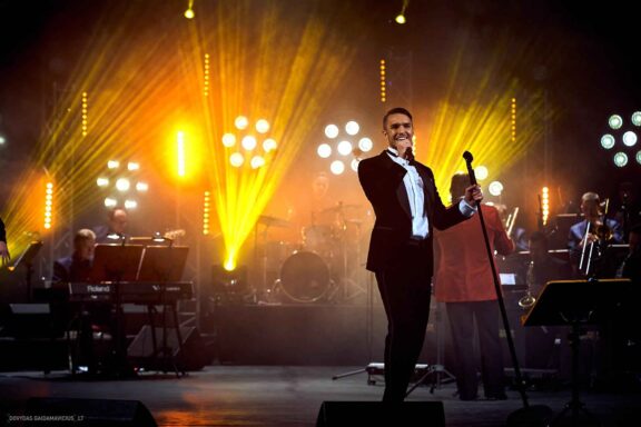 Fotografas Dovydas Gaidamavičius Vilnius, Kaunas, Vestuvės, Renginiai, Fotosesijos, Mergvakariai. Fotografas vestuvės vilnius, renginio fotografavimas, asmeninė fotosesija vilnius, krikštynų fotografas, priešvestuvinė fotosesija, mergvakario fotosesija, šeimos fotosesija. © www.DovydasGaidamavicius.lt www.Dovis.lt