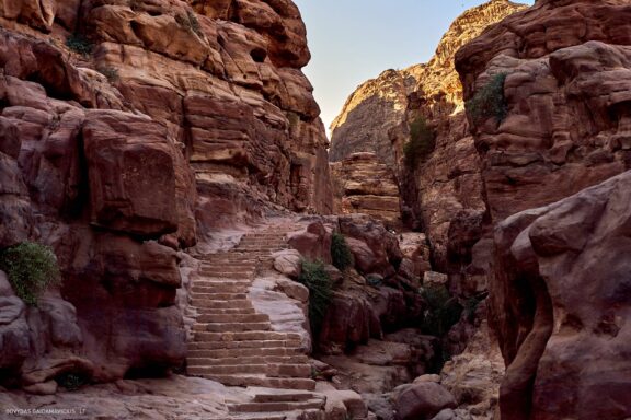 Jordanija (Jordan) Kelionės nuotraukos ir istorija. Aplankyta Petra, Wadi Rum dykuma, Raudonoji jūra, Negyvoji jūra, Aqaba Fotografas: Dovydas Gaidamavičius © www.DovydasGaidamavicius.lt