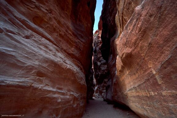 Jordanija (Jordan) Kelionės nuotraukos ir istorija. Aplankyta Petra, Wadi Rum dykuma, Raudonoji jūra, Negyvoji jūra, Aqaba Fotografas: Dovydas Gaidamavičius © www.DovydasGaidamavicius.lt