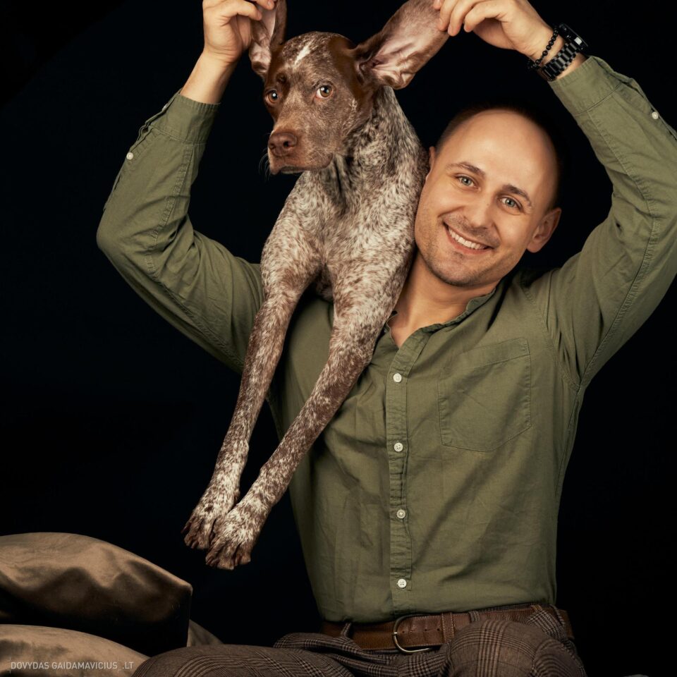 Augintinio šuns fotosesija foto studijoje, Vilnius, Šiaurės Miestelis, Žirmūnai. Burbonų brakas, braque du bourbonnais, Rumba, Pointeris, Pointer dog, Fotografas: Dovydas Gaidamavičius © www.DovydasGaidamavicius.lt