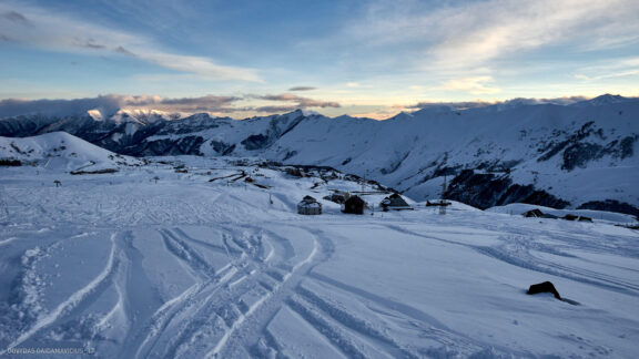 Gruzija Gudauri WeGo slidinėjimo kelionės nuotraukos, Skiing Georgia Vacation Photos Fotografas: Dovydas Gaidamavičius © www.DovydasGaidamavicius.lt
