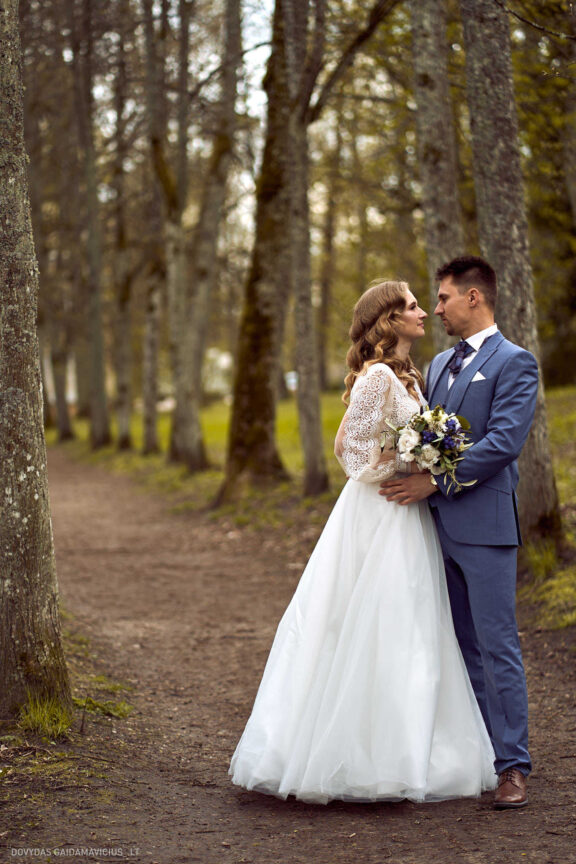 Ieva Filipkauskaitė Granickienė ir Dainius Granickas Vestuvės, Katedra fotosesija, Vilniaus civilinės metrikacijos skyrius, Gamtos vestuvių fotosesija, gamtoje, Verkių dvaras, Vilnius Fotografas: Dovydas Gaidamavičius © www.DovydasGaidamavicius.lt