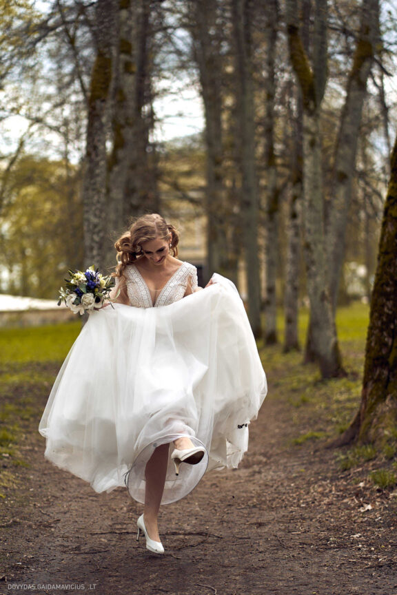 Ieva Filipkauskaitė Granickienė ir Dainius Granickas Vestuvės, Katedra fotosesija, Vilniaus civilinės metrikacijos skyrius, Gamtos vestuvių fotosesija, gamtoje, Verkių dvaras, Vilnius Fotografas: Dovydas Gaidamavičius © www.DovydasGaidamavicius.lt