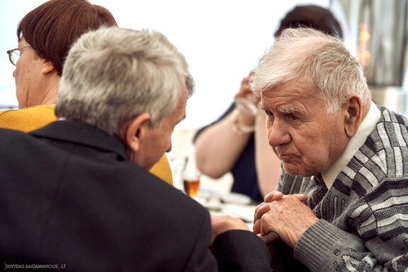Ieva Filipkauskaitė Granickienė ir Dainius Granickas Vestuvės, Katedra fotosesija, Vilniaus civilinės metrikacijos skyrius, Gamtos vestuvių fotosesija, gamtoje, Verkių dvaras, Vilnius Fotografas: Dovydas Gaidamavičius © www.DovydasGaidamavicius.lt