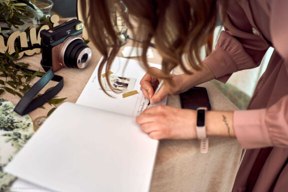 Ieva Filipkauskaitė Granickienė ir Dainius Granickas Vestuvės, Katedra fotosesija, Vilniaus civilinės metrikacijos skyrius, Gamtos vestuvių fotosesija, gamtoje, Verkių dvaras, Vilnius Fotografas: Dovydas Gaidamavičius © www.DovydasGaidamavicius.lt