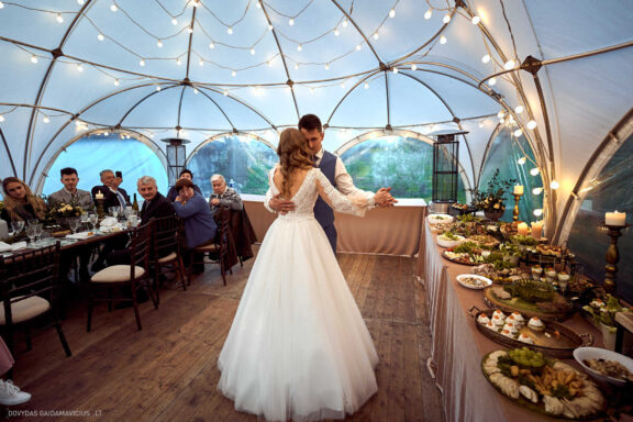 Ieva Filipkauskaitė Granickienė ir Dainius Granickas Vestuvės, Katedra fotosesija, Vilniaus civilinės metrikacijos skyrius, Gamtos vestuvių fotosesija, gamtoje, Verkių dvaras, Vilnius Fotografas: Dovydas Gaidamavičius © www.DovydasGaidamavicius.lt