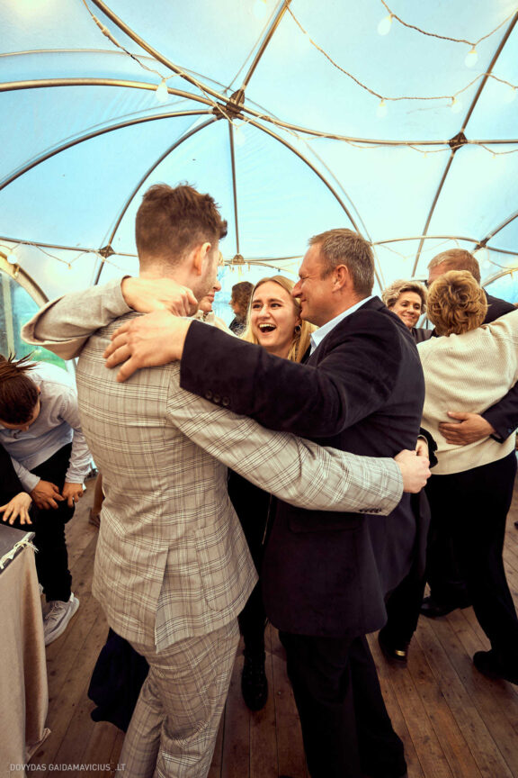 Ieva Filipkauskaitė Granickienė ir Dainius Granickas Vestuvės, Katedra fotosesija, Vilniaus civilinės metrikacijos skyrius, Gamtos vestuvių fotosesija, gamtoje, Verkių dvaras, Vilnius Fotografas: Dovydas Gaidamavičius © www.DovydasGaidamavicius.lt