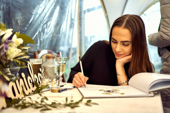 Ieva Filipkauskaitė Granickienė ir Dainius Granickas Vestuvės, Katedra fotosesija, Vilniaus civilinės metrikacijos skyrius, Gamtos vestuvių fotosesija, gamtoje, Verkių dvaras, Vilnius Fotografas: Dovydas Gaidamavičius © www.DovydasGaidamavicius.lt