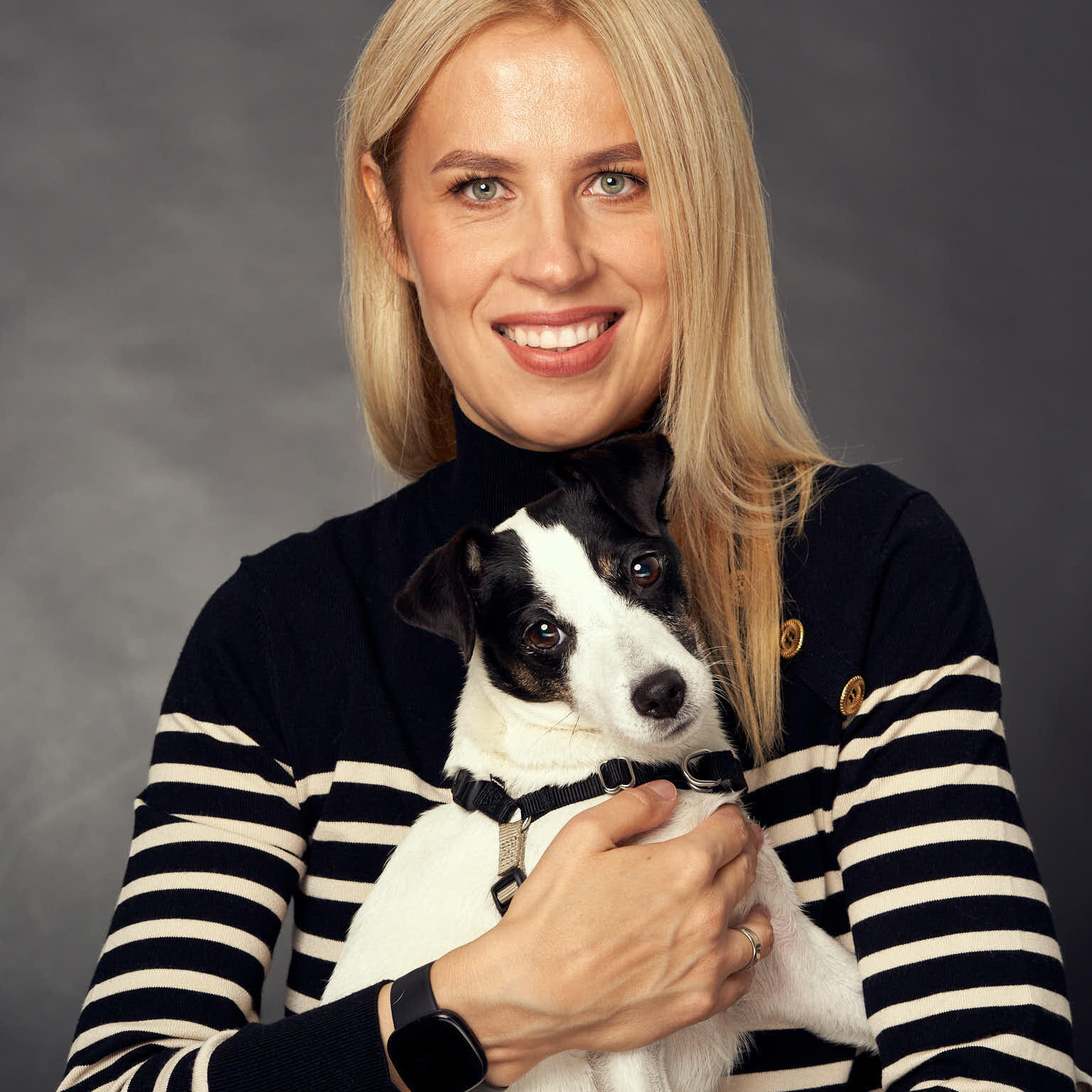 Fotosesija su Augintini šuns fotosesija foto studijoje, Vilnius, Šiaurės Miestelis, Žirmūnai. Justina Šidlauskienė Fotografas: Dovydas Gaidamavičius © www.DovydasGaidamavicius.lt