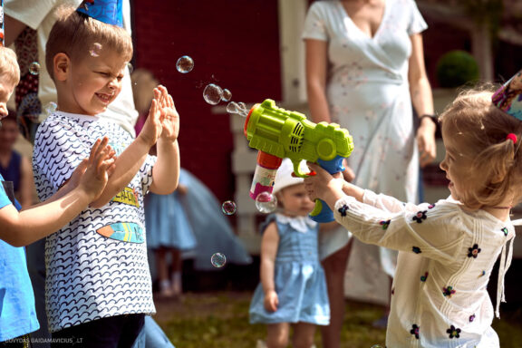 Vaikų gimtadienis, Vilnius, Gamtoje. Keturių metų gimtadienis Sofija Vingio paras Fotografas: Dovydas Gaidamavičius © www.DovydasGaidamavicius.lt