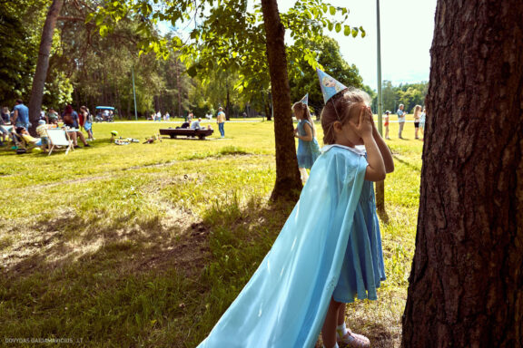 Vaikų gimtadienis, Vilnius, Gamtoje. Keturių metų gimtadienis Sofija Vingio paras Fotografas: Dovydas Gaidamavičius © www.DovydasGaidamavicius.lt