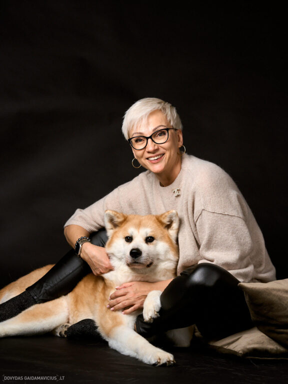 Augintinio šuns fotosesija foto studijoje, Vilnius, Šiaurės Miestelis, Žirmūnai. Akita dog photoshoot studio, Fotografas: Dovydas Gaidamavičius © www.DovydasGaidamavicius.lt www.Dovis.lt