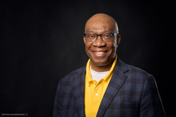 Asmeninė fotosesija foto studijoje Vilnius, Foto Studija, Trevor Hugh Pindling. Black Man photoshoot in Vilnius, Šiaurės Miestelis, Žirmūnai, Pilaitė Fotografas: Dovydas Gaidamavičius © www.DovydasGaidamavicius.lt www.Dovis.lt