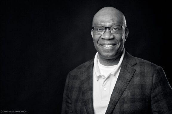 Asmeninė fotosesija foto studijoje Vilnius, Foto Studija, Trevor Hugh Pindling. Black Man photoshoot in Vilnius, Šiaurės Miestelis, Žirmūnai, Pilaitė Fotografas: Dovydas Gaidamavičius © www.DovydasGaidamavicius.lt www.Dovis.lt