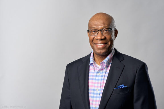 Asmeninė fotosesija foto studijoje Vilnius, Foto Studija, Trevor Hugh Pindling. Black Man photoshoot in Vilnius, Šiaurės Miestelis, Žirmūnai, Pilaitė Fotografas: Dovydas Gaidamavičius © www.DovydasGaidamavicius.lt www.Dovis.lt