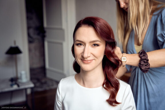 Vestuvės Karolis Petravičius ir Jurgita Petra Vilniuje, Pacai Hotel Vilnius, Jaukios vestuvės tik artimųjų rate. Vestuvių Fotografas: Dovydas Gaidamavičius © www.DovydasGaidamavicius.lt www.Dovis.lt Vestuvių fotosesija viduje lyjant lietui