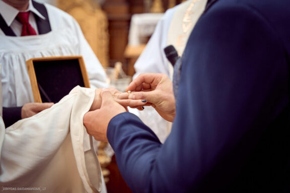 Vestuvės Simona Kergytė Steponavičienė ir Rimantas Steponavičius, Vestuvių šventė, Vestuvių fotosesija, @kapsicina, Panevėžys Fotografas: Dovydas Gaidamavičius © www.DovydasGaidamavicius.lt www.Dovis.lt  Šv. Mato bažnyčia Naujamiestis Panevėžys