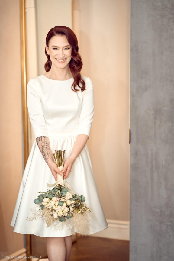 Vestuvės Karolis Petravičius ir Jurgita Petra Vilniuje, Pacai Hotel Vilnius, Jaukios vestuvės tik artimųjų rate. Vestuvių Fotografas: Dovydas Gaidamavičius © www.DovydasGaidamavicius.lt www.Dovis.lt Vestuvių fotosesija viduje lyjant lietui