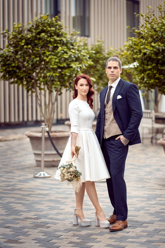 Vestuvės Karolis Petravičius ir Jurgita Petra Vilniuje, Pacai Hotel Vilnius, Jaukios vestuvės tik artimųjų rate. Vestuvių Fotografas: Dovydas Gaidamavičius © www.DovydasGaidamavicius.lt www.Dovis.lt Vestuvių fotosesija viduje lyjant lietui