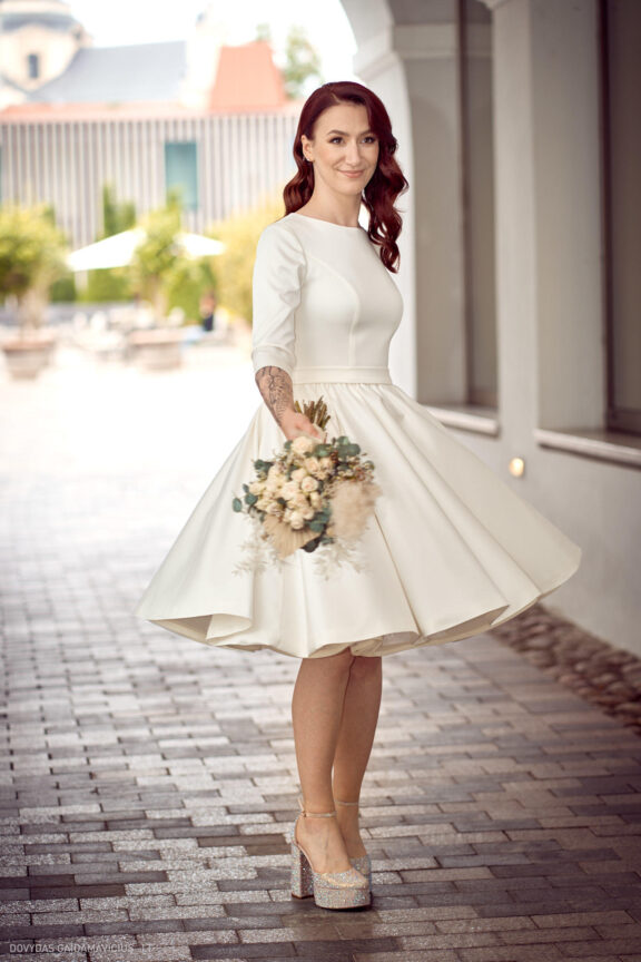 Vestuvės Karolis Petravičius ir Jurgita Petra Vilniuje, Pacai Hotel Vilnius, Jaukios vestuvės tik artimųjų rate. Vestuvių Fotografas: Dovydas Gaidamavičius © www.DovydasGaidamavicius.lt www.Dovis.lt Vestuvių fotosesija viduje lyjant lietui