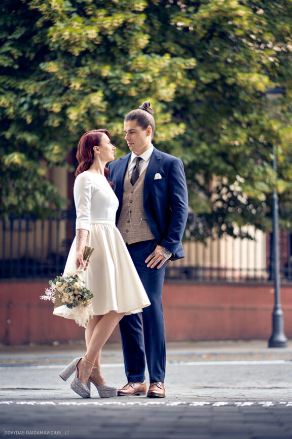 Vestuvės Karolis Petravičius ir Jurgita Petra Vilniuje, Pacai Hotel Vilnius, Jaukios vestuvės tik artimųjų rate. Vestuvių Fotografas: Dovydas Gaidamavičius © www.DovydasGaidamavicius.lt www.Dovis.lt Vestuvių fotosesija viduje lyjant lietui