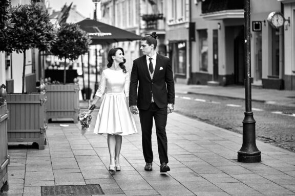 Vestuvės Karolis Petravičius ir Jurgita Petra Vilniuje, Pacai Hotel Vilnius, Jaukios vestuvės tik artimųjų rate. Vestuvių Fotografas: Dovydas Gaidamavičius © www.DovydasGaidamavicius.lt www.Dovis.lt Vestuvių fotosesija viduje lyjant lietui