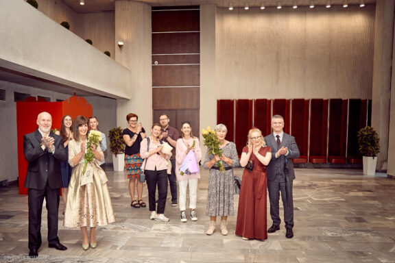 Vestuvės Karolis Petravičius ir Jurgita Petra Vilniuje, Vilniaus Civilinės metrikacijos skyrius, Jaukios vestuvės tik artimųjų rate. Vestuvių Fotografas: Dovydas Gaidamavičius © www.DovydasGaidamavicius.lt www.Dovis.lt Vestuvių fotosesija viduje lyjant lietui