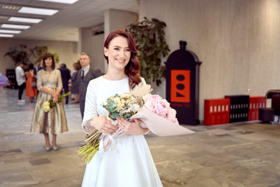 Vestuvės Karolis Petravičius ir Jurgita Petra Vilniuje, Vilniaus Civilinės metrikacijos skyrius, Jaukios vestuvės tik artimųjų rate. Vestuvių Fotografas: Dovydas Gaidamavičius © www.DovydasGaidamavicius.lt www.Dovis.lt Vestuvių fotosesija viduje lyjant lietui