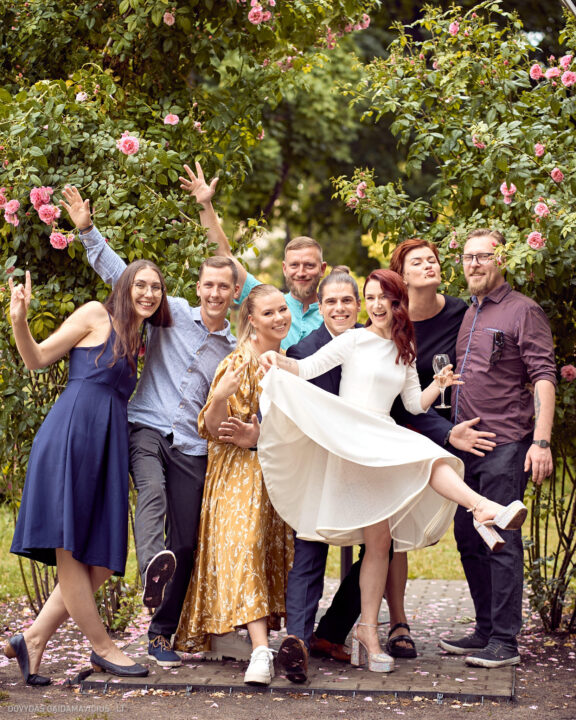 Vestuvės Karolis Petravičius ir Jurgita Petra Vilniuje, Vilniaus Civilinės metrikacijos skyrius, Jaukios vestuvės tik artimųjų rate. Vestuvių Fotografas: Dovydas Gaidamavičius © www.DovydasGaidamavicius.lt www.Dovis.lt Vestuvių fotosesija viduje lyjant lietui