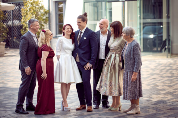 Vestuvės Karolis Petravičius ir Jurgita Petra Vilniuje, Pacai Hotel Vilnius, Jaukios vestuvės tik artimųjų rate. Vestuvių Fotografas: Dovydas Gaidamavičius © www.DovydasGaidamavicius.lt www.Dovis.lt Vestuvių fotosesija viduje lyjant lietui