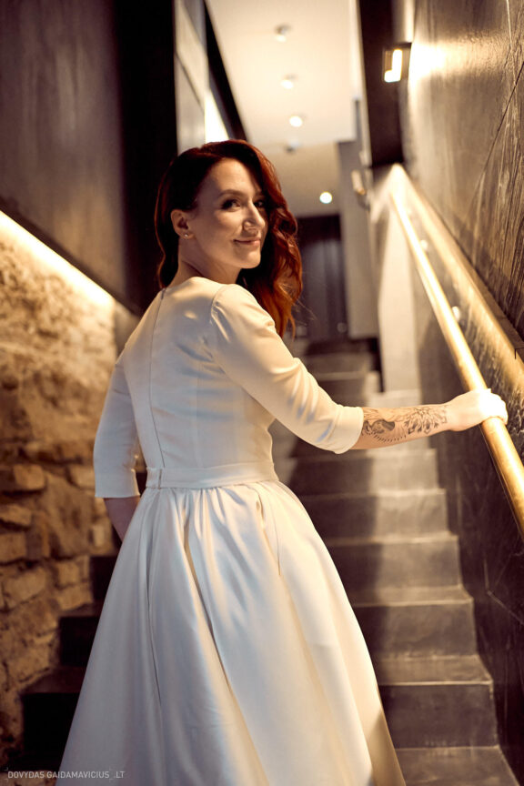 Vestuvės Karolis Petravičius ir Jurgita Petra Vilniuje, Pacai Hotel Vilnius, Jaukios vestuvės tik artimųjų rate. Vestuvių Fotografas: Dovydas Gaidamavičius © www.DovydasGaidamavicius.lt www.Dovis.lt Vestuvių fotosesija viduje lyjant lietui