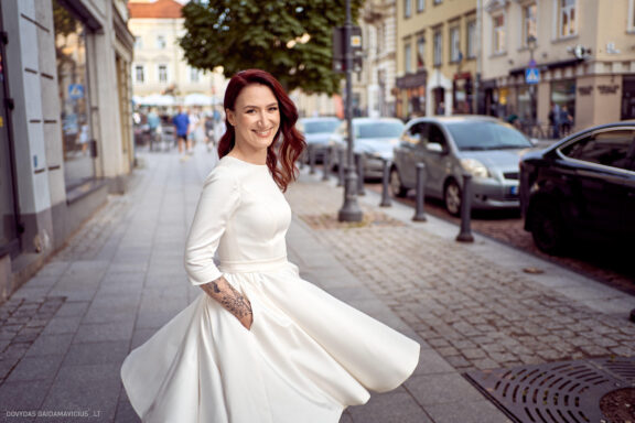 Vestuvės Karolis Petravičius ir Jurgita Petra Vilniuje, Pacai Hotel Vilnius, Jaukios vestuvės tik artimųjų rate. Vestuvių Fotografas: Dovydas Gaidamavičius © www.DovydasGaidamavicius.lt www.Dovis.lt Vestuvių fotosesija viduje lyjant lietui