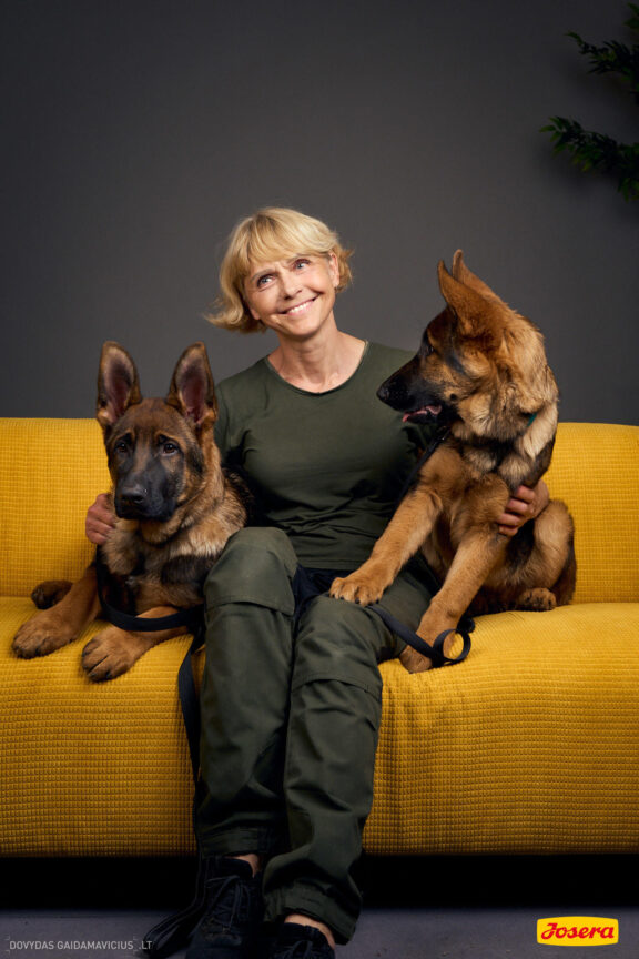 Gyvnųnų fotosesija Vilniaus Akropolyje, Akropolis, Fotografavimas, Fotosesija su augintiniu. Fotografas: Dovydas Gaidamavičius © www.DovydasGaidamavicius.lt www.Dovis.lt @dgaidamavicius Partneriai Josera Lietuva, LOVE MEDIA agentūra, AKROPOLIS Vilnius, DR.VET, Jeruzalės veterinarijos klinika
