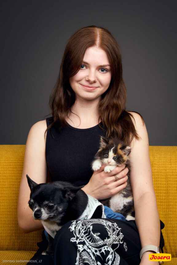 Gyvnųnų fotosesija Vilniaus Akropolyje, Akropolis, Fotografavimas, Fotosesija su augintiniu. Fotografas: Dovydas Gaidamavičius © www.DovydasGaidamavicius.lt www.Dovis.lt @dgaidamavicius Partneriai Josera Lietuva, LOVE MEDIA agentūra, AKROPOLIS Vilnius, DR.VET, Jeruzalės veterinarijos klinika