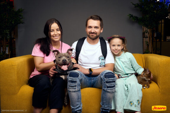 Gyvnųnų fotosesija Vilniaus Akropolyje, Akropolis, Fotografavimas, Fotosesija su augintiniu. Fotografas: Dovydas Gaidamavičius © www.DovydasGaidamavicius.lt www.Dovis.lt @dgaidamavicius Partneriai Josera Lietuva, LOVE MEDIA agentūra, AKROPOLIS Vilnius, DR.VET, Jeruzalės veterinarijos klinika