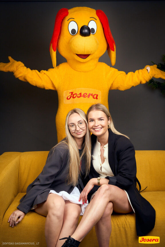 Gyvnųnų fotosesija Vilniaus Akropolyje, Akropolis, Fotografavimas, Fotosesija su augintiniu. Fotografas: Dovydas Gaidamavičius © www.DovydasGaidamavicius.lt www.Dovis.lt @dgaidamavicius Partneriai Josera Lietuva, LOVE MEDIA agentūra, AKROPOLIS Vilnius, DR.VET, Jeruzalės veterinarijos klinika