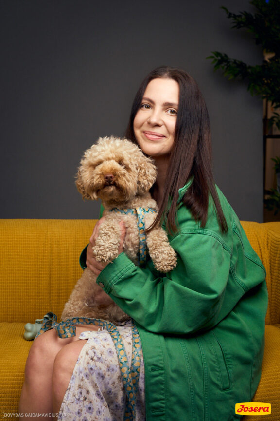 Gyvnųnų fotosesija Vilniaus Akropolyje, Akropolis, Fotografavimas, Fotosesija su augintiniu. Fotografas: Dovydas Gaidamavičius © www.DovydasGaidamavicius.lt www.Dovis.lt @dgaidamavicius Partneriai Josera Lietuva, LOVE MEDIA agentūra, AKROPOLIS Vilnius, DR.VET, Jeruzalės veterinarijos klinika