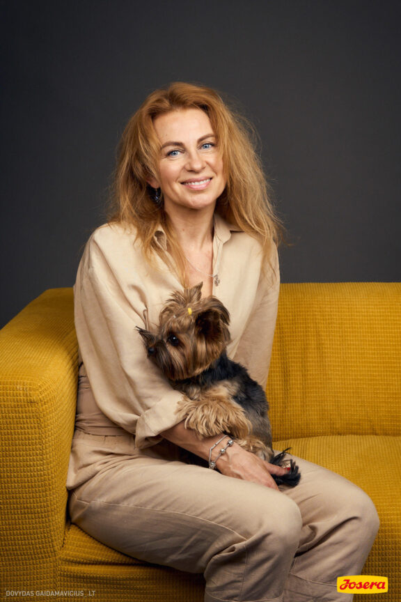 Gyvnųnų fotosesija Vilniaus Akropolyje, Akropolis, Fotografavimas, Fotosesija su augintiniu. Fotografas: Dovydas Gaidamavičius © www.DovydasGaidamavicius.lt www.Dovis.lt @dgaidamavicius Partneriai Josera Lietuva, LOVE MEDIA agentūra, AKROPOLIS Vilnius, DR.VET, Jeruzalės veterinarijos klinika