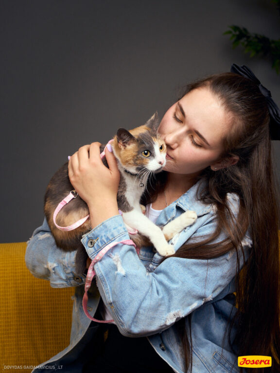 Gyvnųnų fotosesija Vilniaus Akropolyje, Akropolis, Fotografavimas, Fotosesija su augintiniu. Fotografas: Dovydas Gaidamavičius © www.DovydasGaidamavicius.lt www.Dovis.lt @dgaidamavicius Partneriai Josera Lietuva, LOVE MEDIA agentūra, AKROPOLIS Vilnius, DR.VET, Jeruzalės veterinarijos klinika