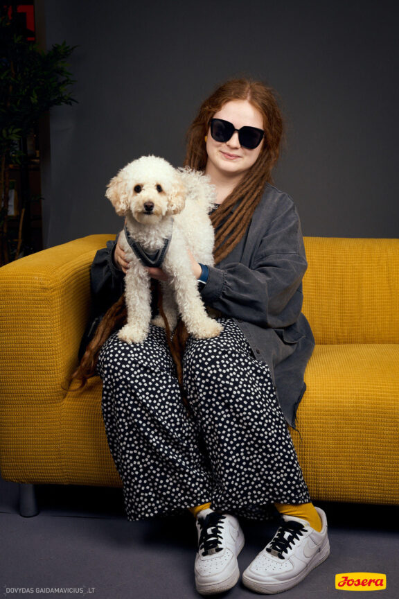 Gyvnųnų fotosesija Vilniaus Akropolyje, Akropolis, Fotografavimas, Fotosesija su augintiniu. Fotografas: Dovydas Gaidamavičius © www.DovydasGaidamavicius.lt www.Dovis.lt @dgaidamavicius Partneriai Josera Lietuva, LOVE MEDIA agentūra, AKROPOLIS Vilnius, DR.VET, Jeruzalės veterinarijos klinika