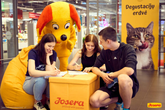 Gyvnųnų fotosesija Vilniaus Akropolyje, Akropolis, Fotografavimas, Fotosesija su augintiniu. Fotografas: Dovydas Gaidamavičius © www.DovydasGaidamavicius.lt www.Dovis.lt @dgaidamavicius Partneriai Josera Lietuva, LOVE MEDIA agentūra, AKROPOLIS Vilnius, DR.VET, Jeruzalės veterinarijos klinika