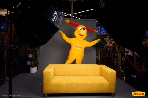 Gyvnųnų fotosesija Vilniaus Akropolyje, Akropolis, Fotografavimas, Fotosesija su augintiniu. Fotografas: Dovydas Gaidamavičius © www.DovydasGaidamavicius.lt www.Dovis.lt @dgaidamavicius Partneriai Josera Lietuva, LOVE MEDIA agentūra, AKROPOLIS Vilnius, DR.VET, Jeruzalės veterinarijos klinika