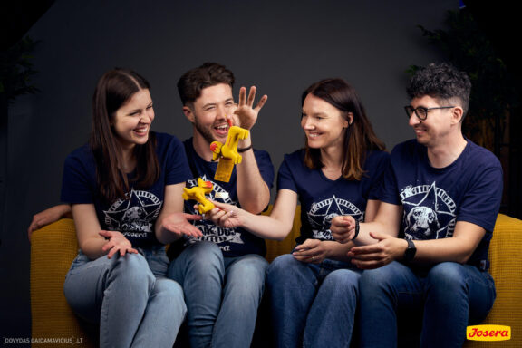 Gyvnųnų fotosesija Vilniaus Akropolyje, Akropolis, Fotografavimas, Fotosesija su augintiniu. Fotografas: Dovydas Gaidamavičius © www.DovydasGaidamavicius.lt www.Dovis.lt @dgaidamavicius Partneriai Josera Lietuva, LOVE MEDIA agentūra, AKROPOLIS Vilnius, DR.VET, Jeruzalės veterinarijos klinika