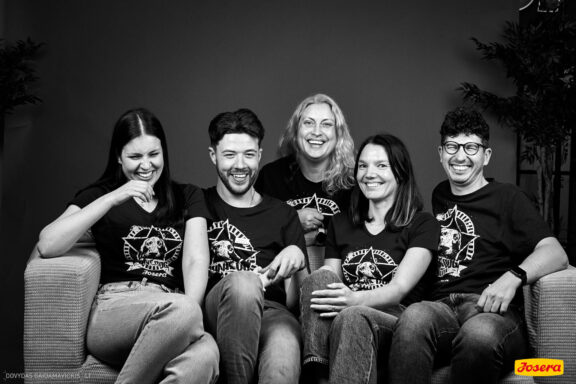 Gyvnųnų fotosesija Vilniaus Akropolyje, Akropolis, Fotografavimas, Fotosesija su augintiniu. Fotografas: Dovydas Gaidamavičius © www.DovydasGaidamavicius.lt www.Dovis.lt @dgaidamavicius Partneriai Josera Lietuva, LOVE MEDIA agentūra, AKROPOLIS Vilnius, DR.VET, Jeruzalės veterinarijos klinika