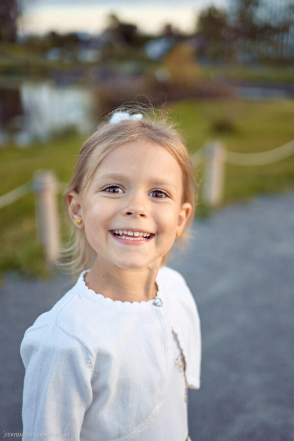 Asmeninė vaiko fotosesija Vilniuje, Vilnius, Japoniškas sodas Vilnius, Amanda Fotografas: Dovydas Gaidamavičius © www.DovydasGaidamavicius.lt www.Dovis.lt