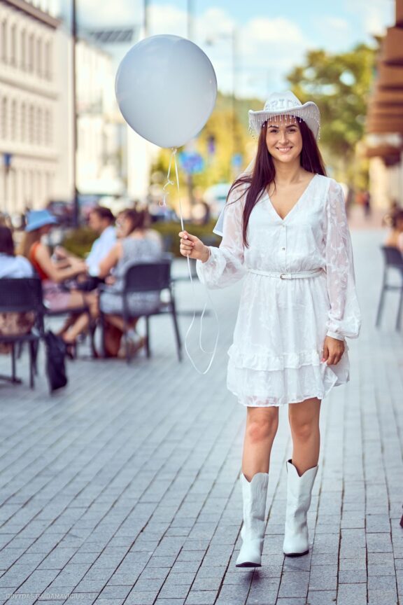 Mergvakaris Paupys Vilnius, Užupis, Mergvakario fotosesija Vilniuje Fotografas: Dovydas Gaidamavičius Dovis www.Dovis.lt © www.DovydasGaidamavicius.lt 