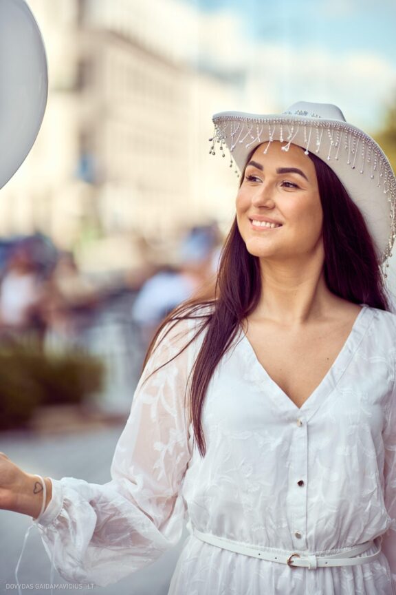 Mergvakaris Paupys Vilnius, Užupis, Mergvakario fotosesija Vilniuje Fotografas: Dovydas Gaidamavičius Dovis www.Dovis.lt © www.DovydasGaidamavicius.lt 